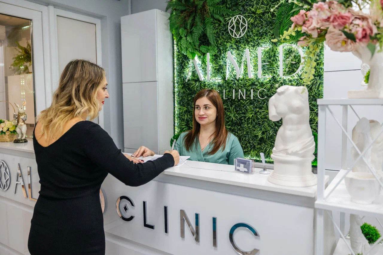 Кейс: Брендированные POS-материалы и расходники для Almed Clinic